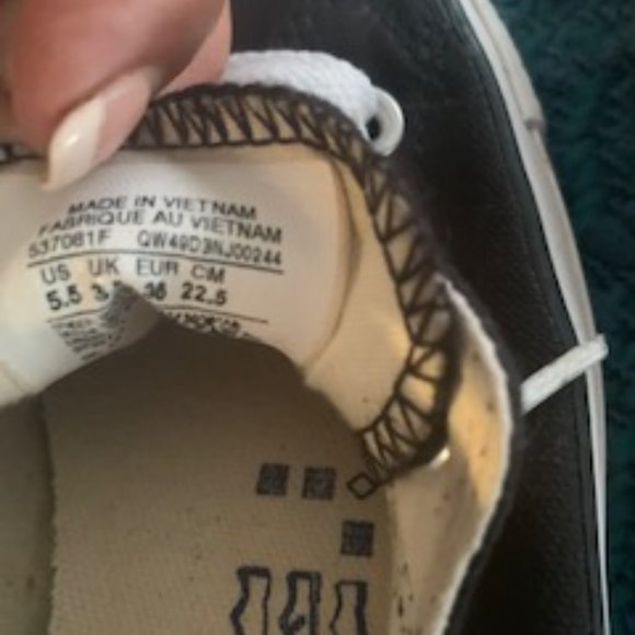 Sneakers - Picture 3 of 5